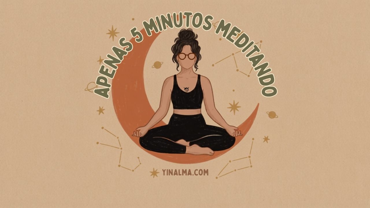 Imagem mostra mulher em posição de meditação sentada no chão